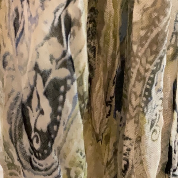 🧣CHICO’S GREEN AND BLUE PRINT SCARF 🧣 - Picture 11 of 16